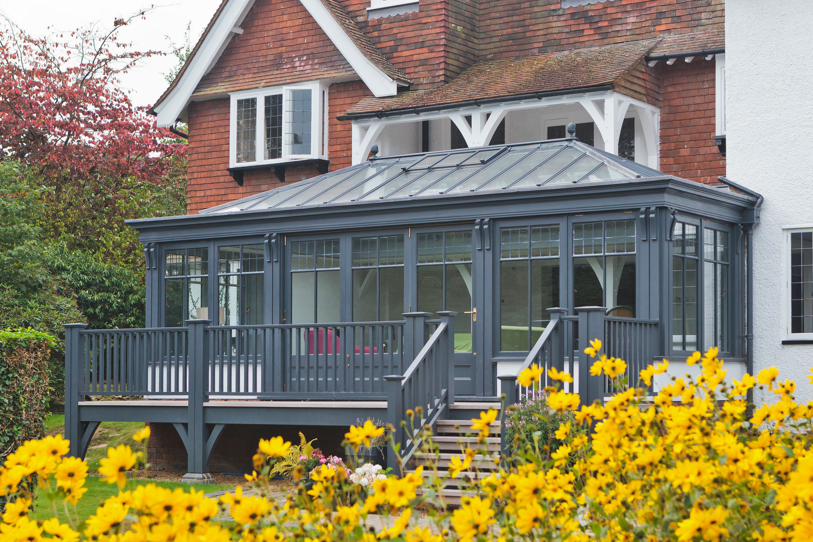 Living Room Conservatory with Veranda Vale Garden Houses Anexos de estilo moderno