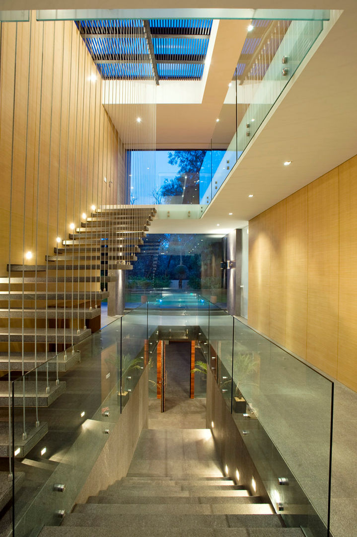 House V Serrano+ Modern corridor, hallway & stairs