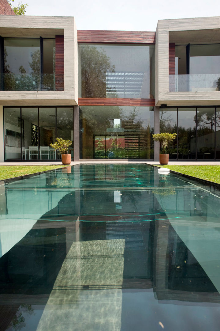 Casa V Serrano+ Piscinas de estilo moderno