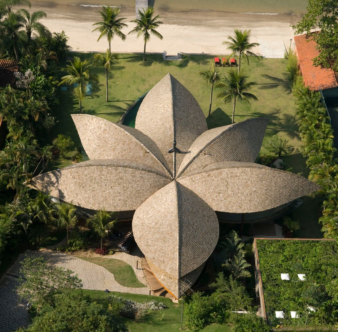 Casa Folha, Mareines+Patalano Arquitetura Mareines+Patalano Arquitetura Tropical style houses