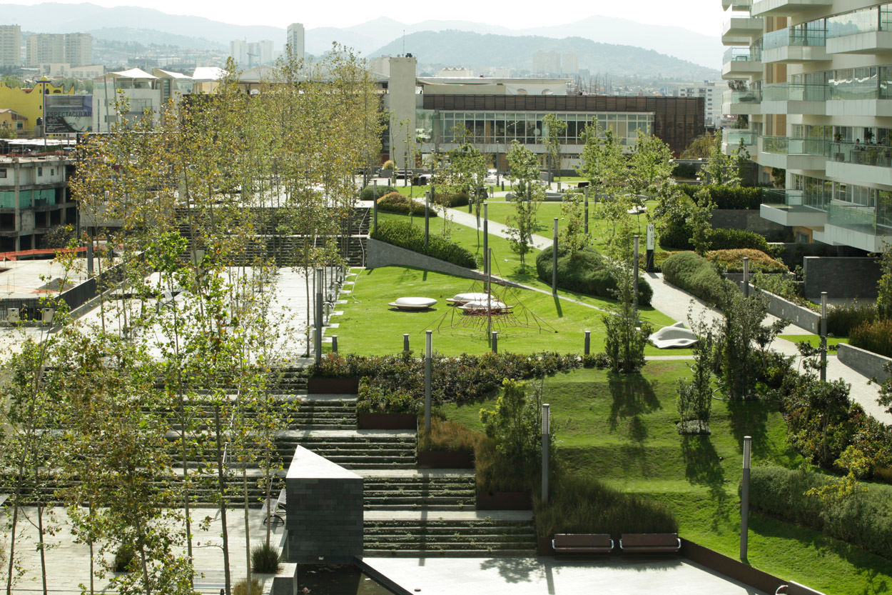 Parque Vidalta Serrano+ Jardines de estilo moderno