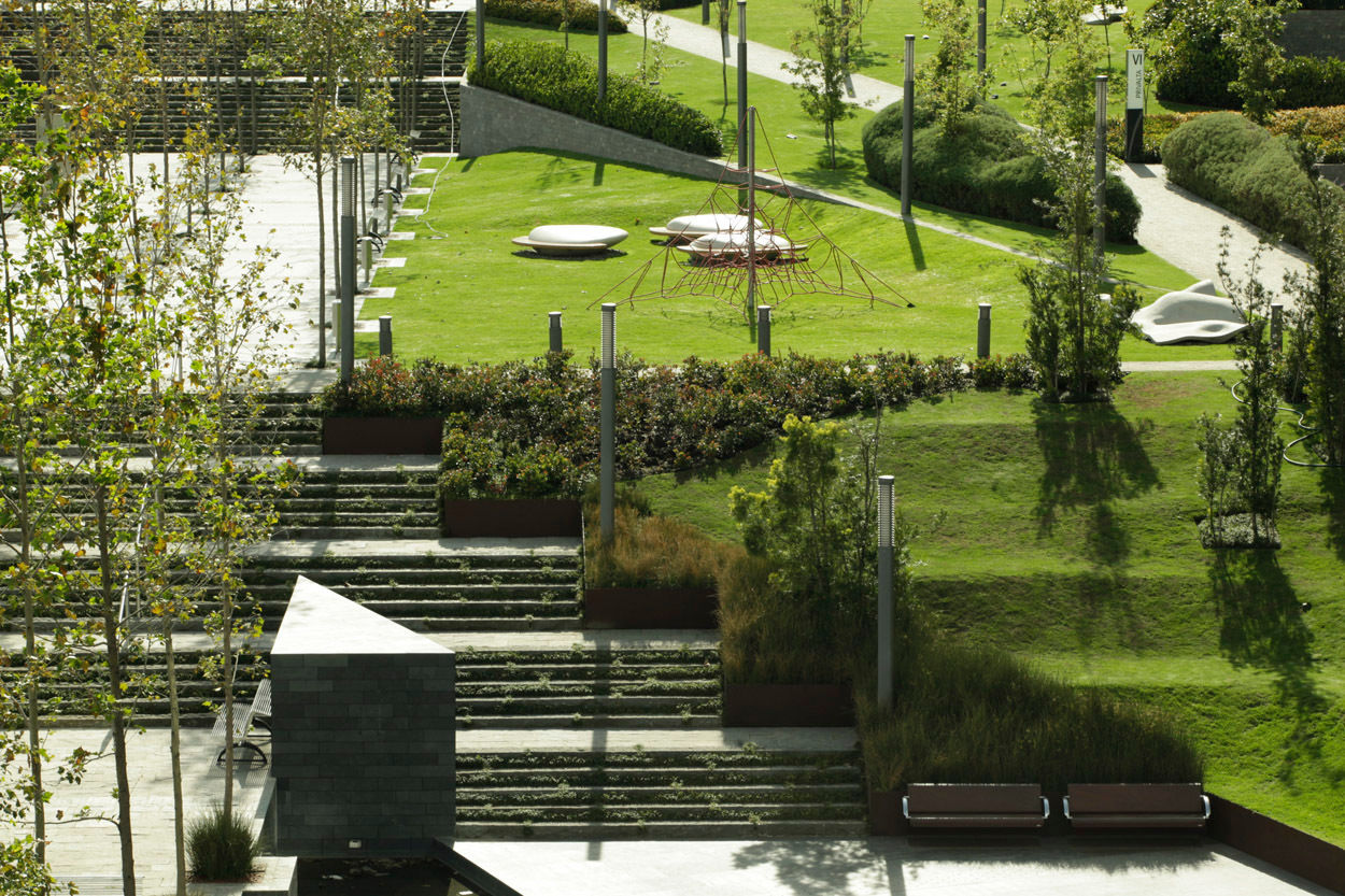 Parque Vidalta Serrano+ Giardino moderno