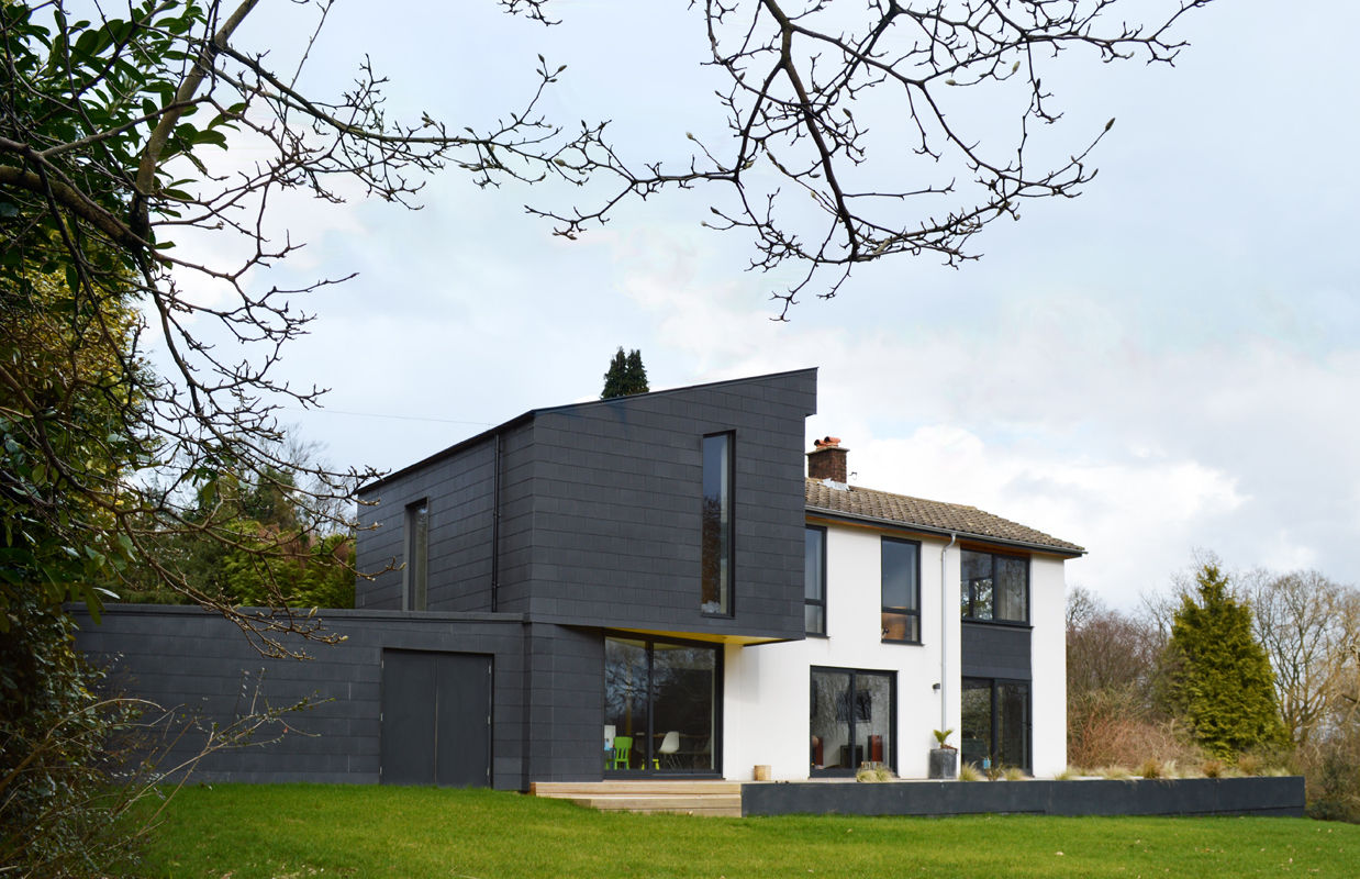 Refurbished & Extended 1960s house in Haslemere, Surrey by ArchitectureLIVE ArchitectureLIVE Rumah home extension,house extension,artificial slate,insulated render,cantilevered,1960s