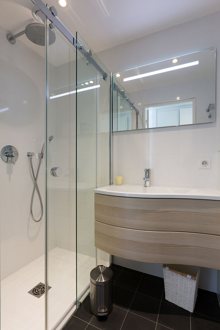 APPARTEMENT AVEC VUE, Agence Manuel MARTINEZ Agence Manuel MARTINEZ Minimalist style bathroom