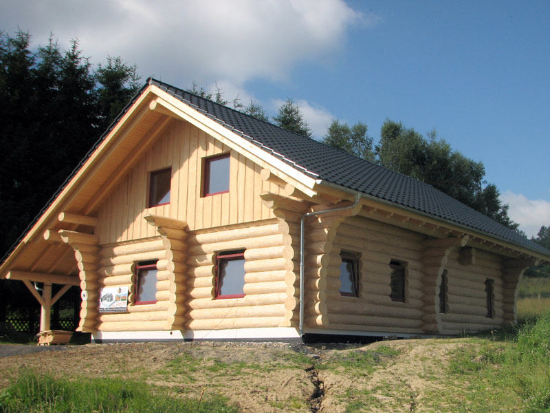 Blockhäuser, eb Massivhaus Deutschland GmbH eb Massivhaus Deutschland GmbH Casas de estilo ecléctico