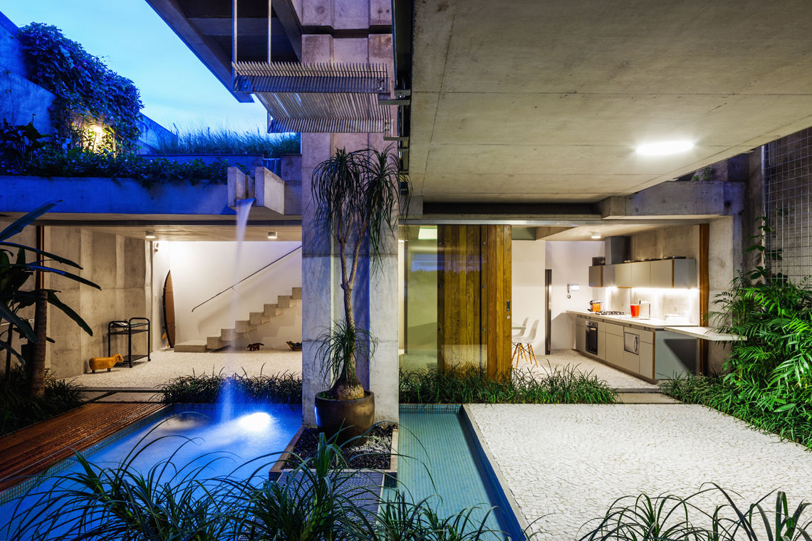 CASA DE FIM DE SEMANA EM SÃO PAULO, spbr arquitetos spbr arquitetos Domy