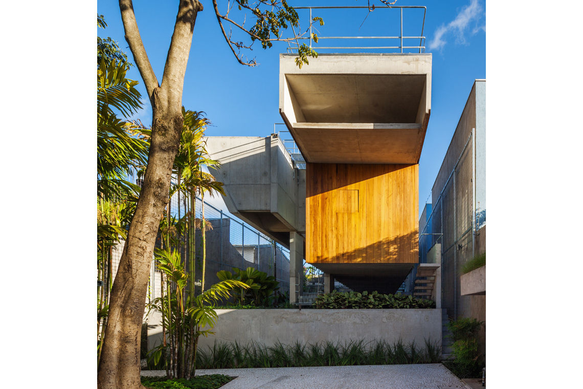 CASA DE FIM DE SEMANA EM SÃO PAULO, spbr arquitetos spbr arquitetos Evler