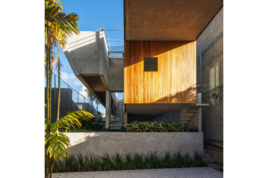 CASA DE FIM DE SEMANA EM SÃO PAULO, spbr arquitetos spbr arquitetos Evler