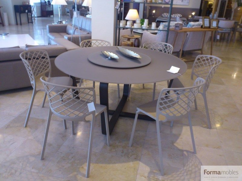 ESCAPARATE JULIO-AGOSTO 2015, FORMA MOBLES FORMA MOBLES Modern garden Furniture