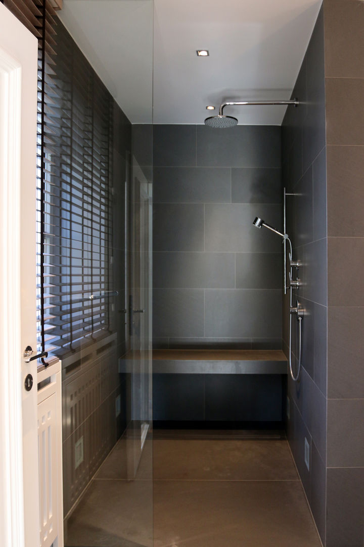 Shower tredup Design.Interiors Modern Bathroom