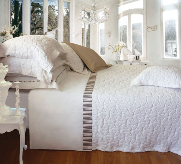 Bedroom's ideas by King of Cotton King of Cotton Classic style bedroom Textiles