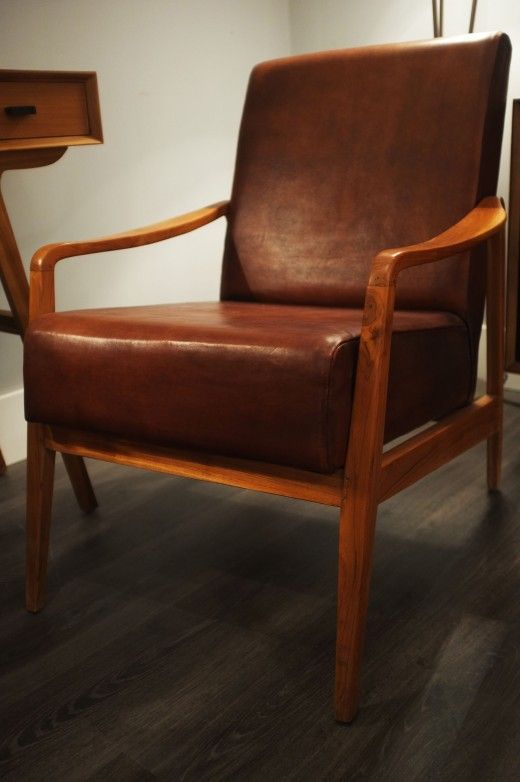 Low Slung Mid Century Style Leather Chair, Cambrewood Cambrewood Salon Kanapy i fotele