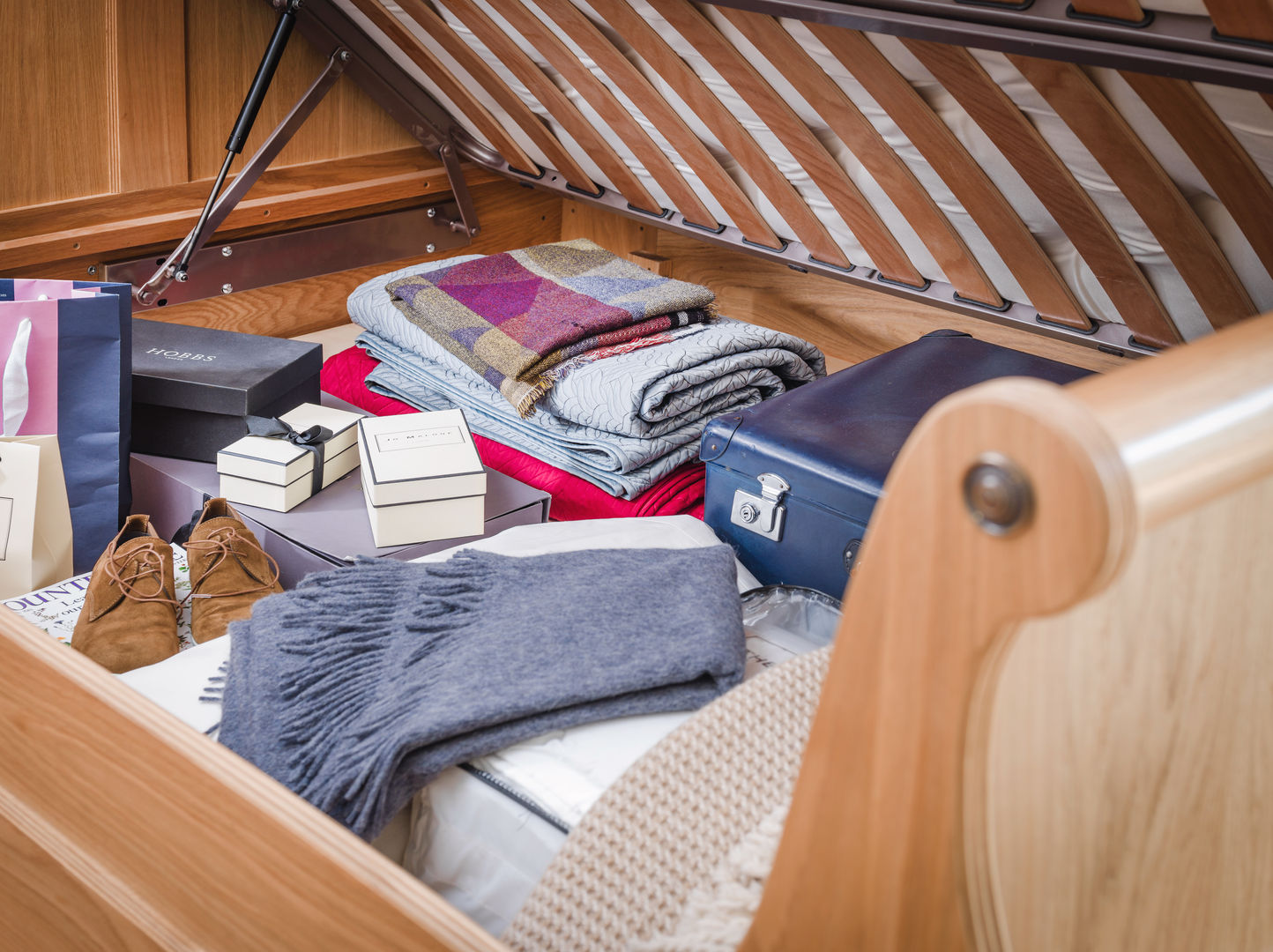 Sleigh Bed Low, THE STORAGE BED THE STORAGE BED Landelijke slaapkamers Bedden en hoofdeinden