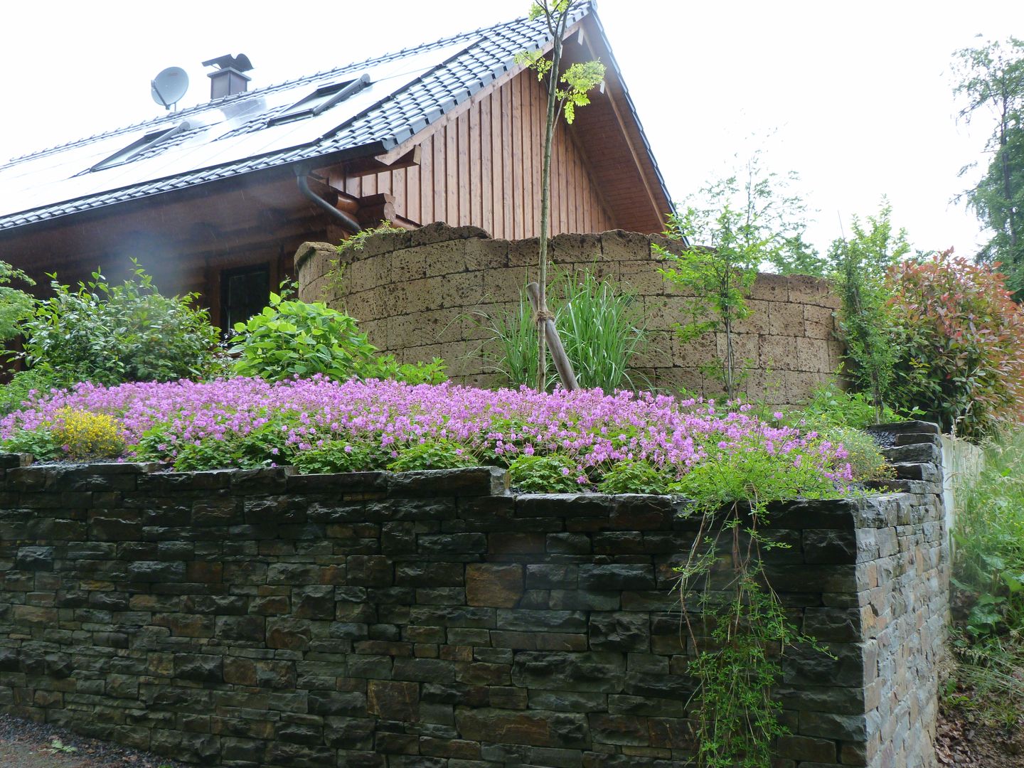 Neugestaltung eines Wohlfühlgartens an einem Blockhaus, Gärten für Auge und Seele Gärten für Auge und Seele