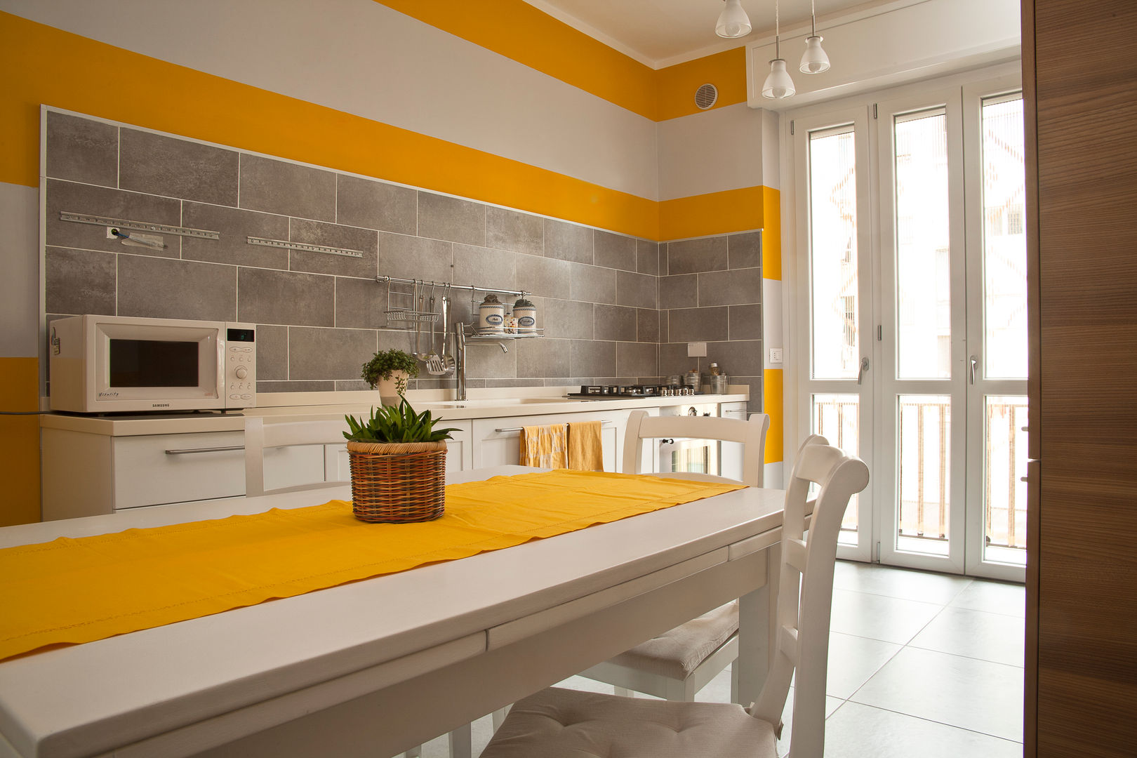 _Mondrian Home_, Alessandro Multari Ingegnere - I AM puro ingegno italiano Alessandro Multari Ingegnere - I AM puro ingegno italiano Eclectic style dining room