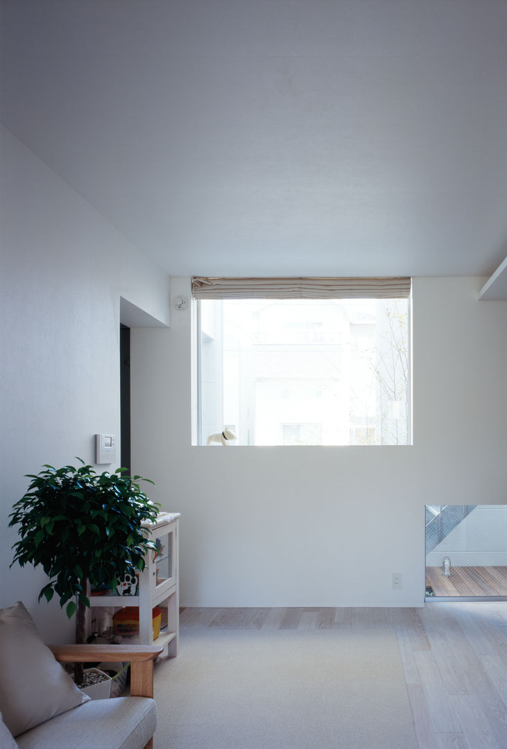 house which shares light , 津野建築設計室/troom 津野建築設計室/troom Puertas y ventanas de estilo moderno