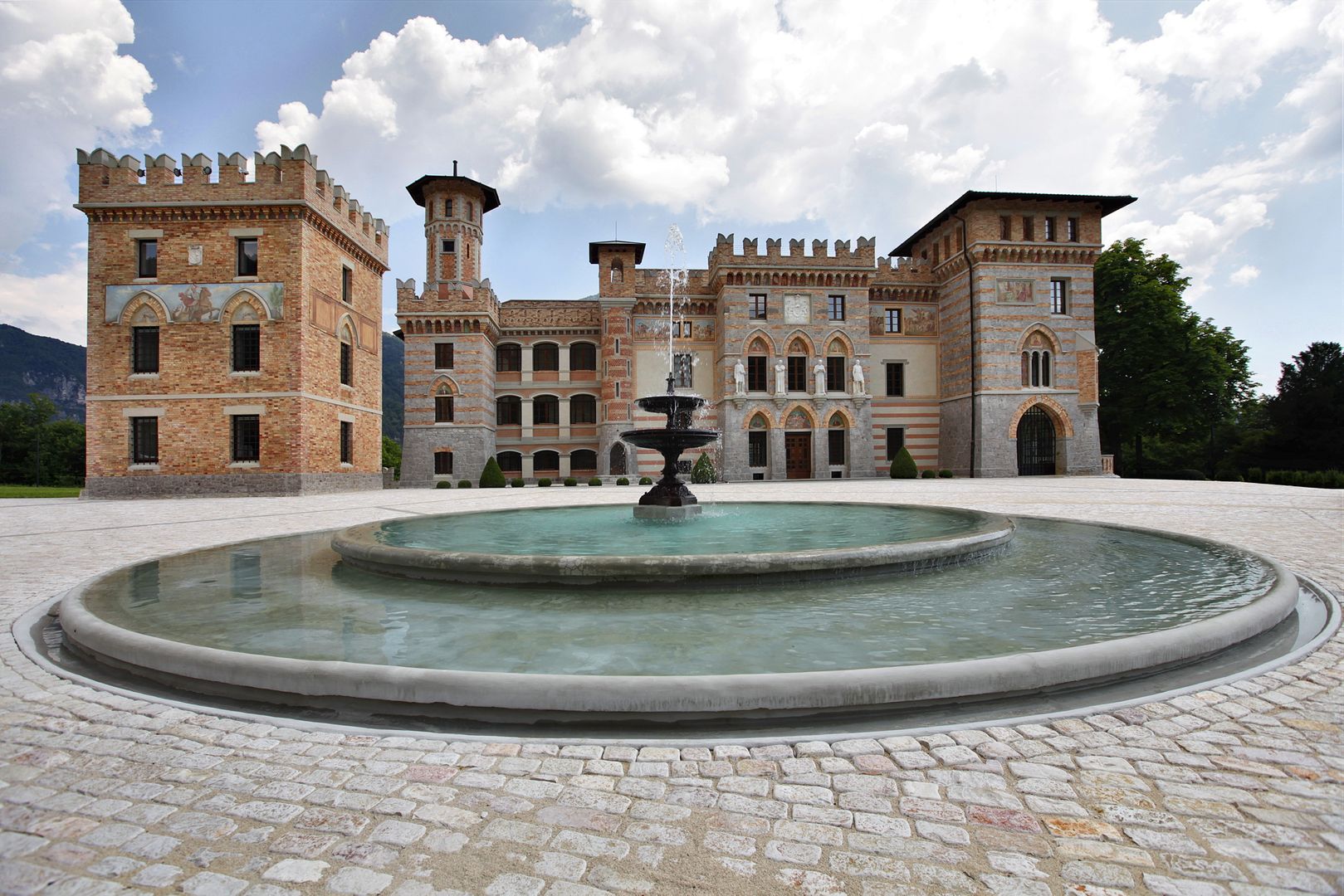 CASTELLO CECONI - ESTERNI, Elia Falaschi Fotografo Elia Falaschi Fotografo Casas de estilo clásico