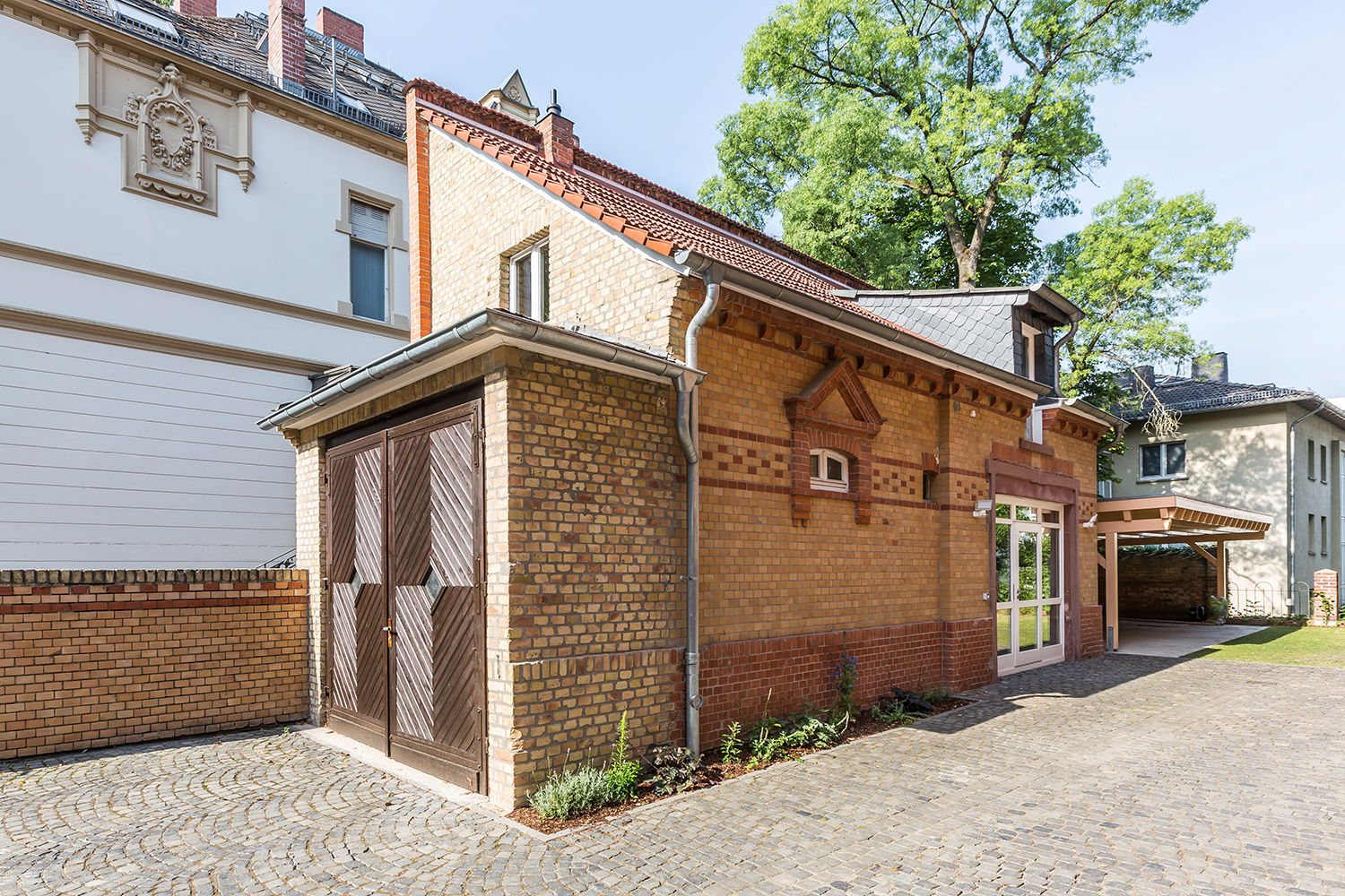 Villa Viktoria, Wohnwert Innenarchitektur Wohnwert Innenarchitektur Klasik Garaj / Hangar