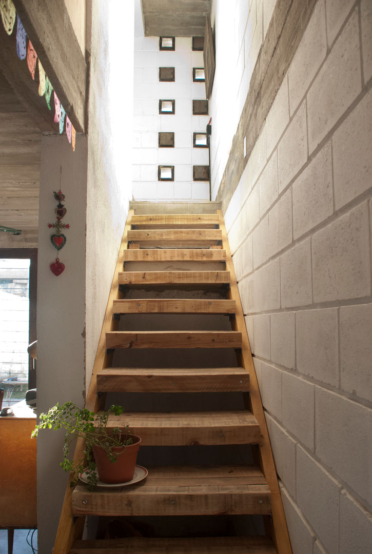 ​Casa La Blanca , MULA.Arquitectos MULA.Arquitectos industrial style corridor, hallway & stairs.