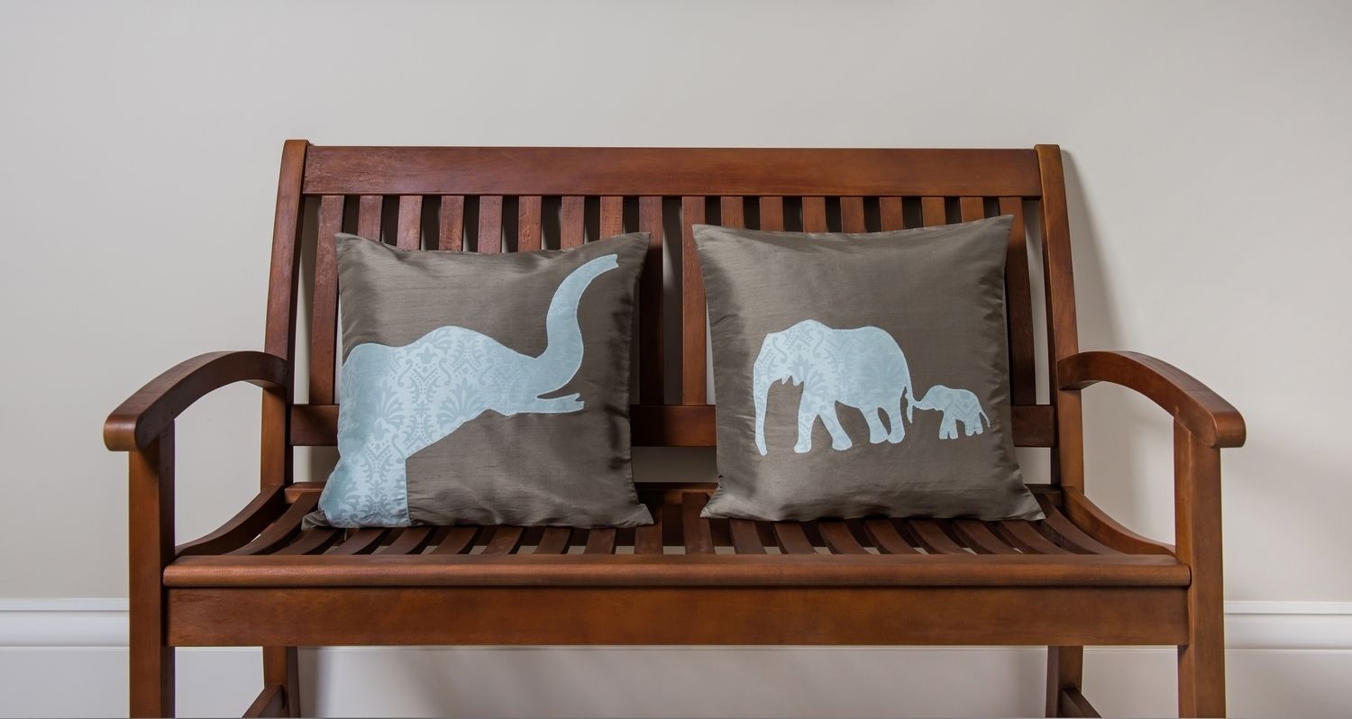 Wild Life Handmade Silk Cushions Le Cocon غرفة المعيشة ديكورات واكسسوارات