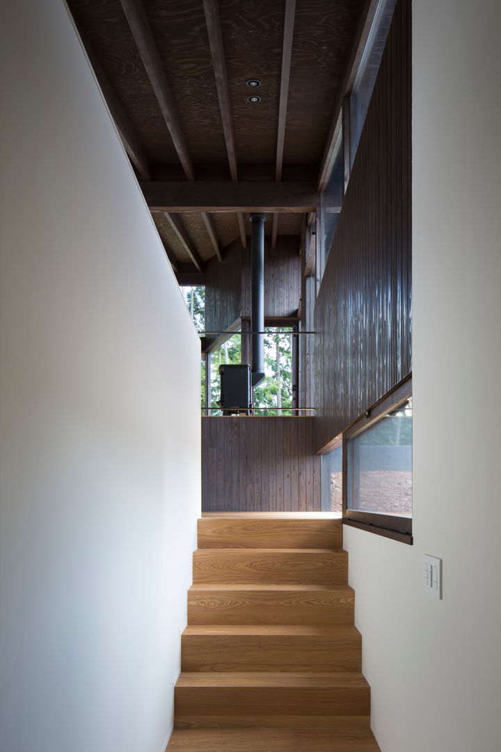 House in Sayo, 設計組織DNA 設計組織DNA Modern Corridor, Hallway and Staircase