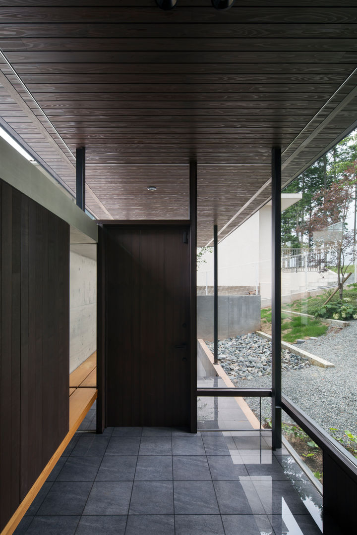 House in Sayo, 設計組織DNA 設計組織DNA Modern Corridor, Hallway and Staircase