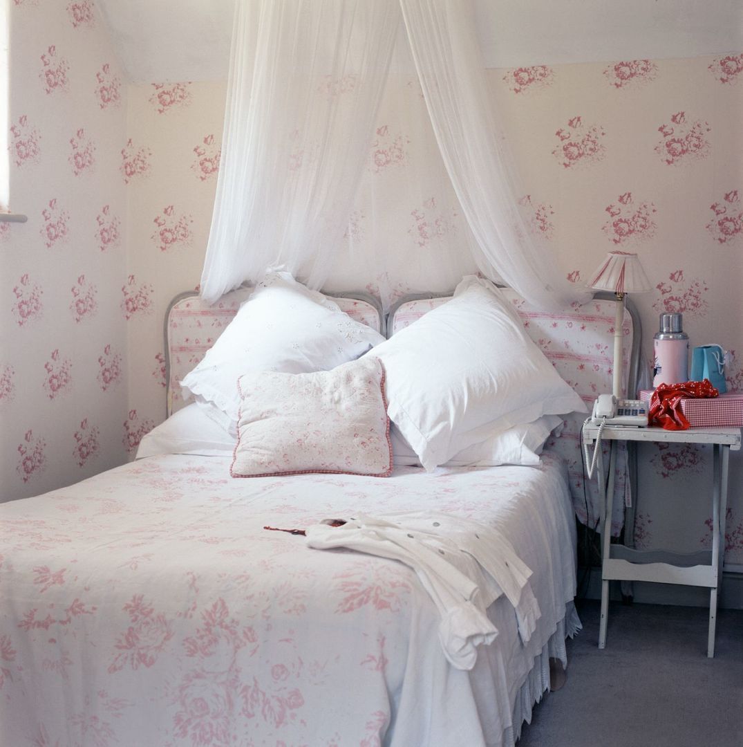 Bedroom, Cabbages & Roses Cabbages & Roses Interior design