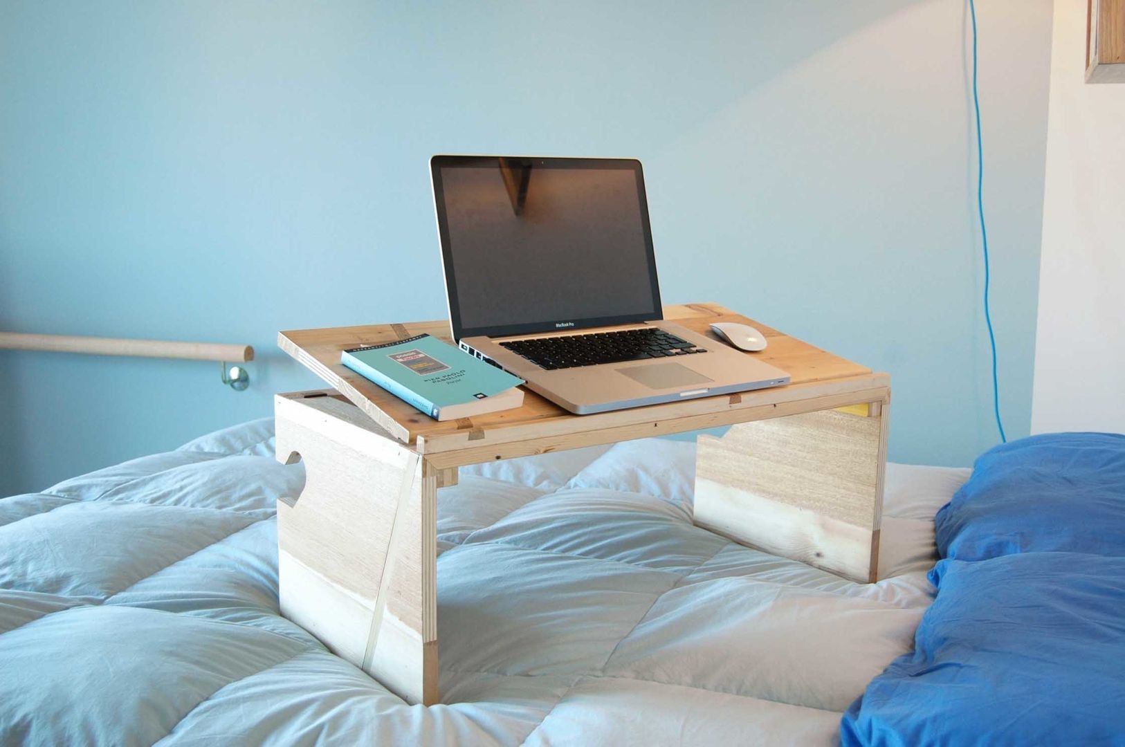 Mobilier de chambre à coucher, JULIE LABBÉ JULIE LABBÉ 北欧スタイルの 寝室 ベッド＆ヘッドボード