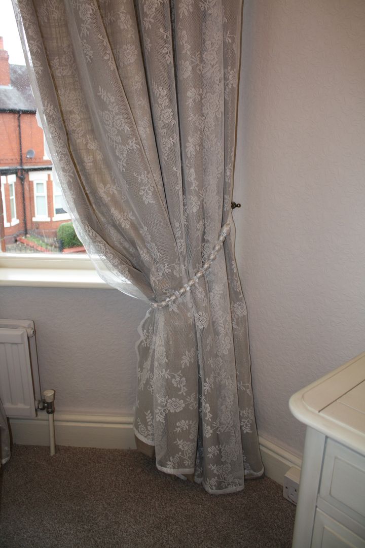 curtains after Girl About The House Спальня в классическом стиле Аксессуары и декор