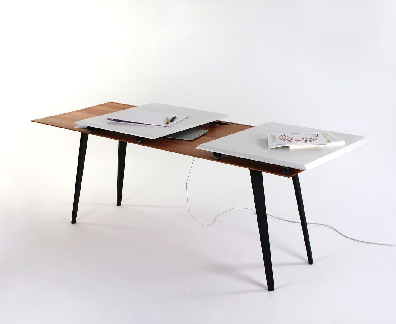 homify مكتب عمل أو دراسة Desks