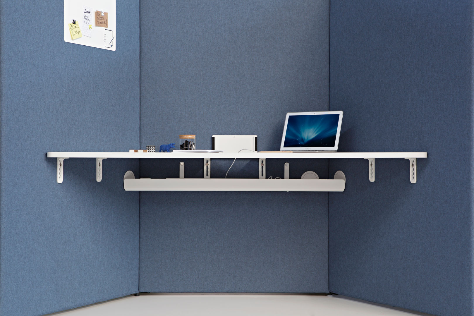 LINK Dock Sytems by ITEMdesignworks, Actiu Actiu Commercial spaces Office spaces & stores