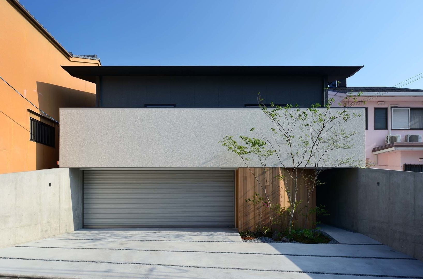 House in Fushimi, 設計組織DNA 設計組織DNA Modern garage/shed