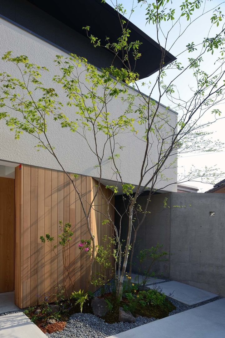 House in Fushimi, 設計組織DNA 設計組織DNA Moderner Balkon, Veranda & Terrasse