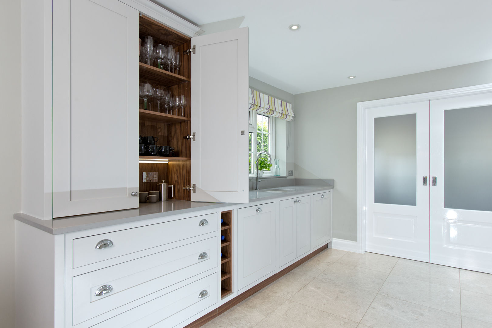 Cornforth White Shaker Kitchen homify Kitchen