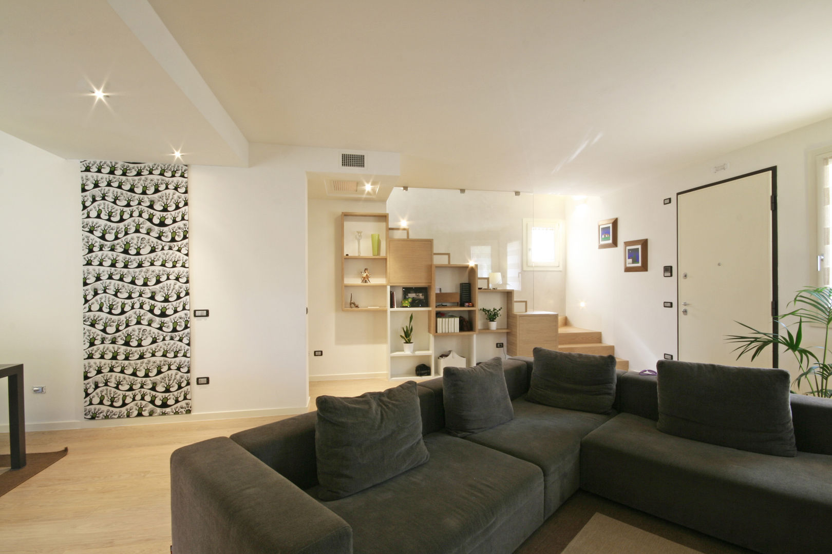 House in Marostica, Diego Gnoato Architect Diego Gnoato Architect ห้องนั่งเล่น ชั้นวางทีวีและตู้วางทีวี