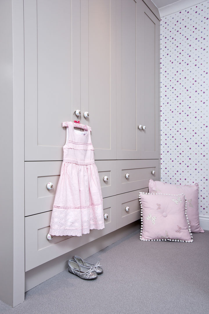 Shaker wardrobes homify Dormitorios de estilo clásico