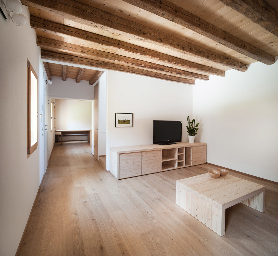 Casa Fiera, Massimo Galeotti Architetto Massimo Galeotti Architetto Moderne Wohnzimmer Holz Holznachbildung