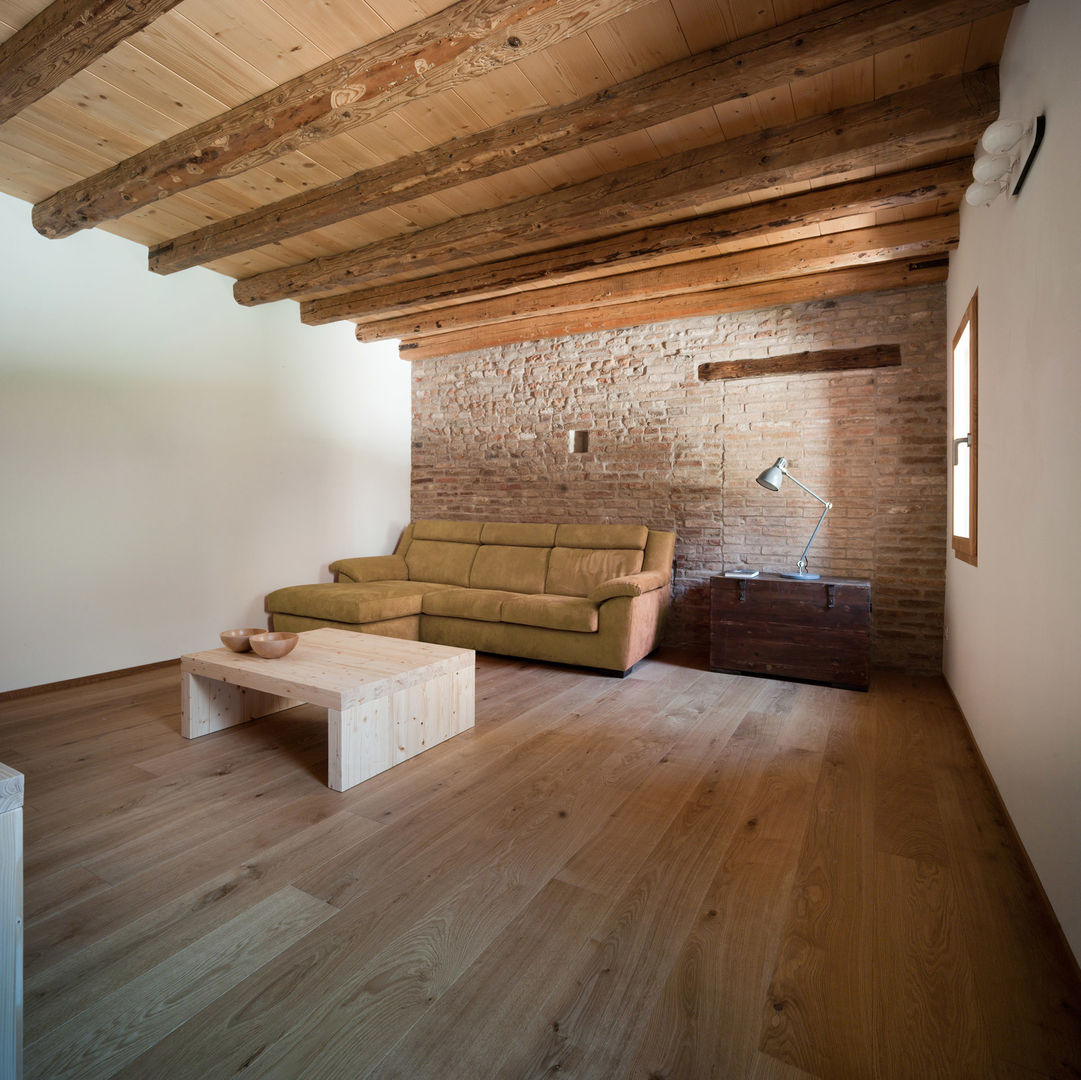 Casa Fiera, Massimo Galeotti Architetto Massimo Galeotti Architetto Living room Bricks