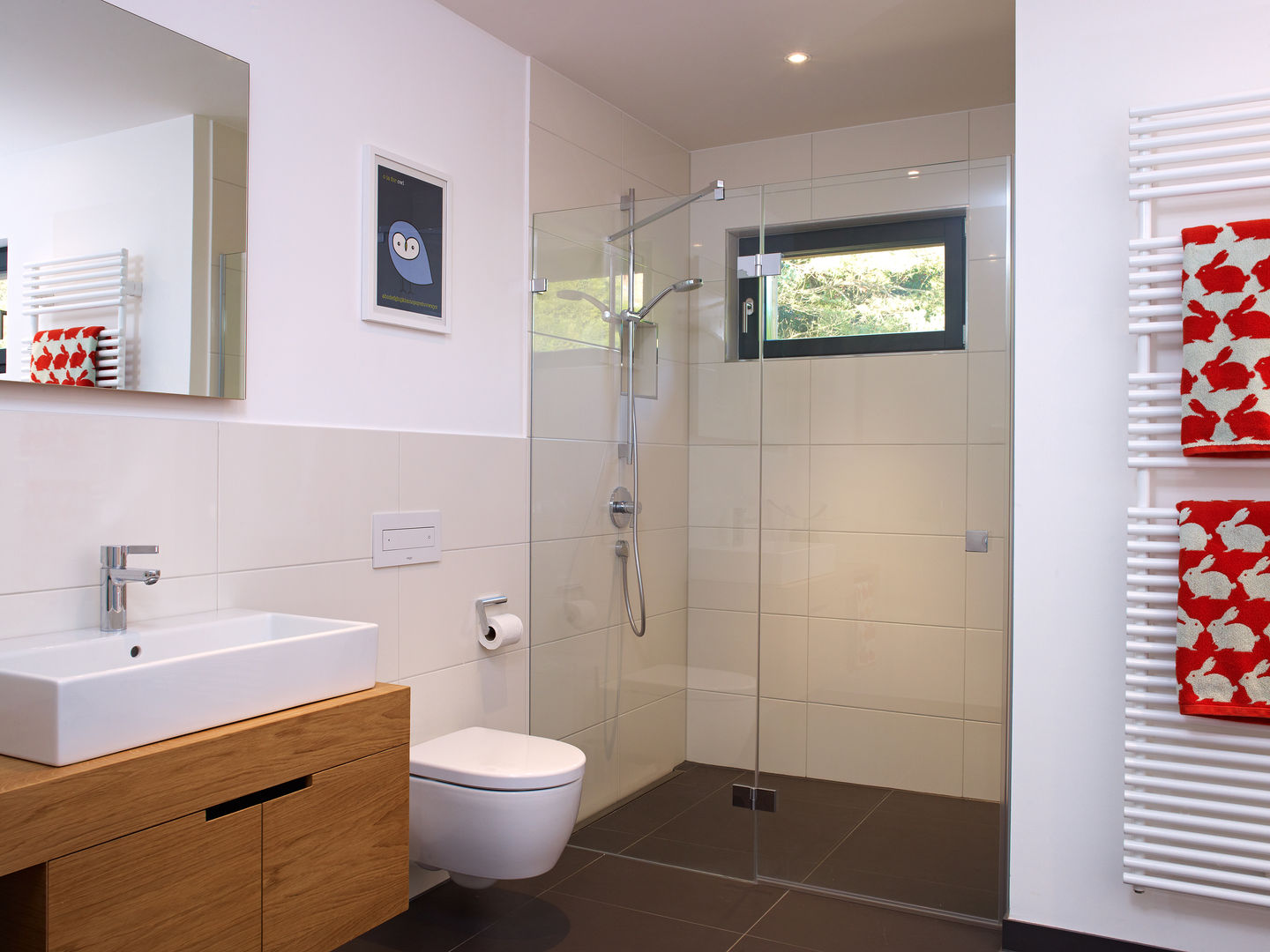 Luxus-Designhaus in England , Bau-Fritz GmbH & Co. KG Bau-Fritz GmbH & Co. KG Modern bathroom Bathtubs & showers