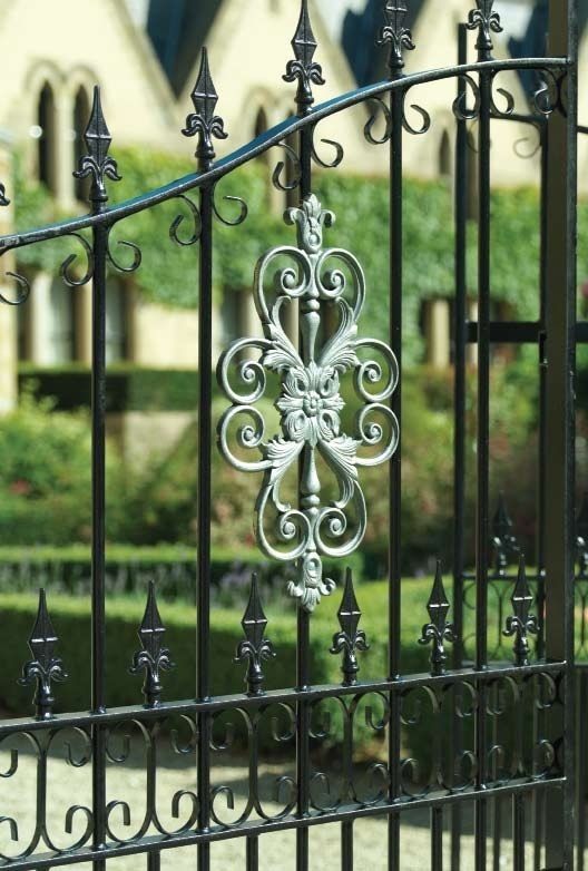 A Selection of Wrought Iron Gates, Garden Gates Direct Garden Gates Direct Jardines clásicos Cercos y muros