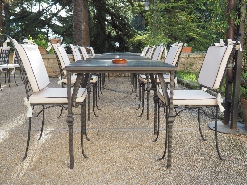 Romantic Outdoor furniture, VICIANI VICIANI Classic style gardens Iron/Steel Furniture