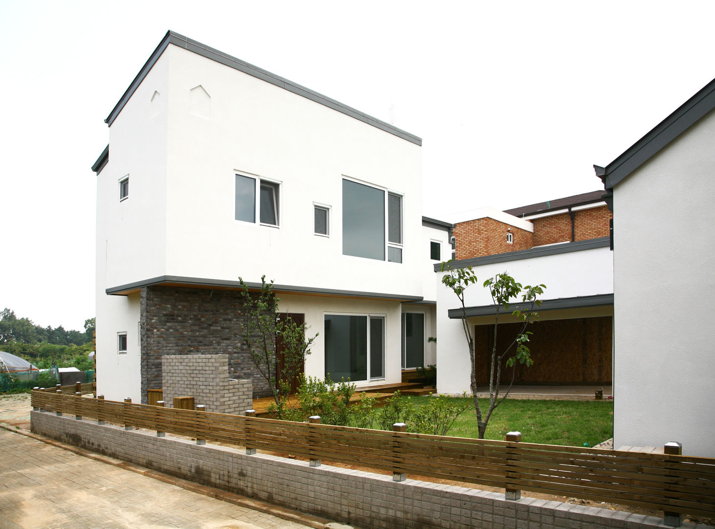 앵두집 (Cherry House), 삼간일목 (Samganilmok) 삼간일목 (Samganilmok) Moderne Häuser