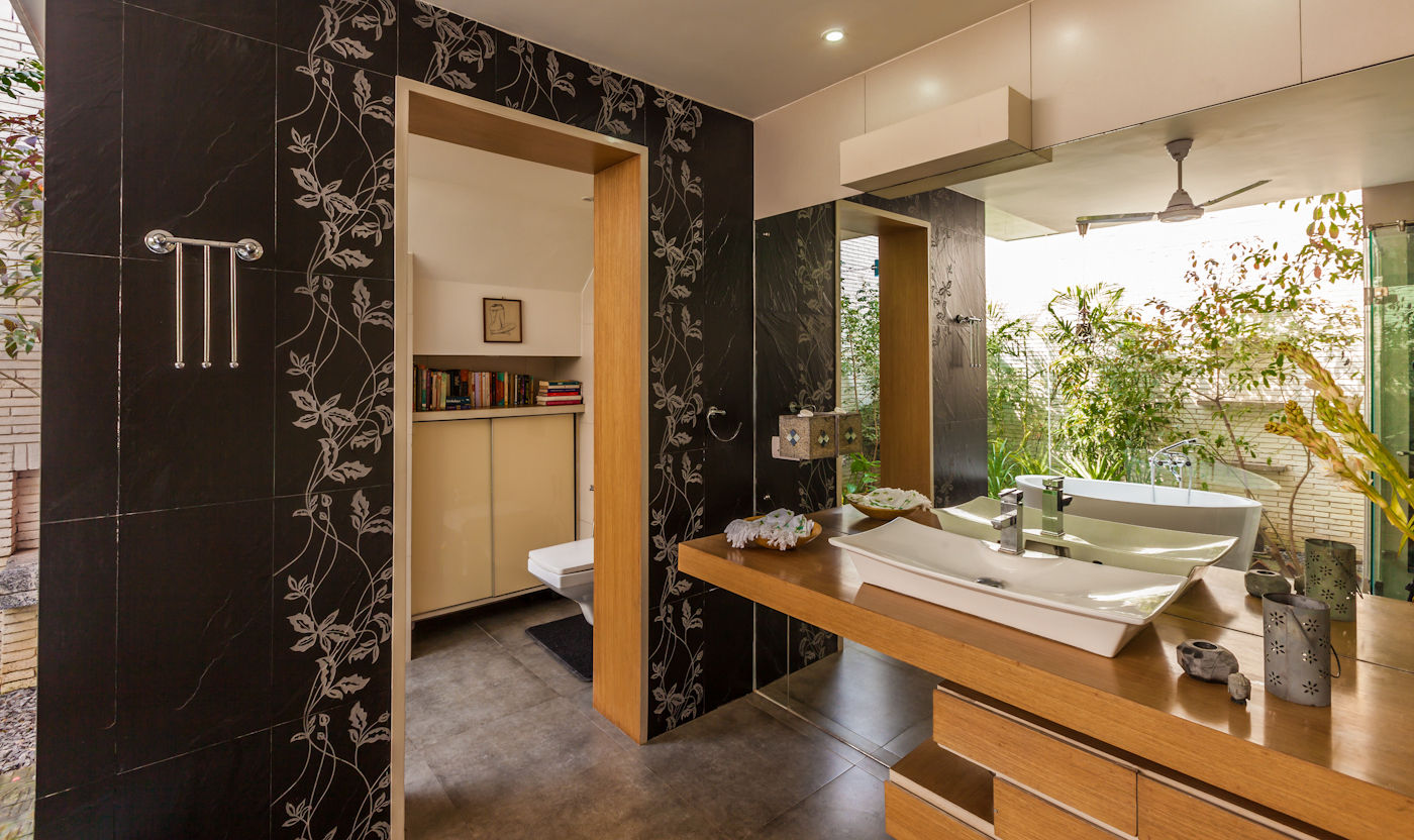 G Farm House, Kumar Moorthy & Associates Kumar Moorthy & Associates Eclectic style bathroom