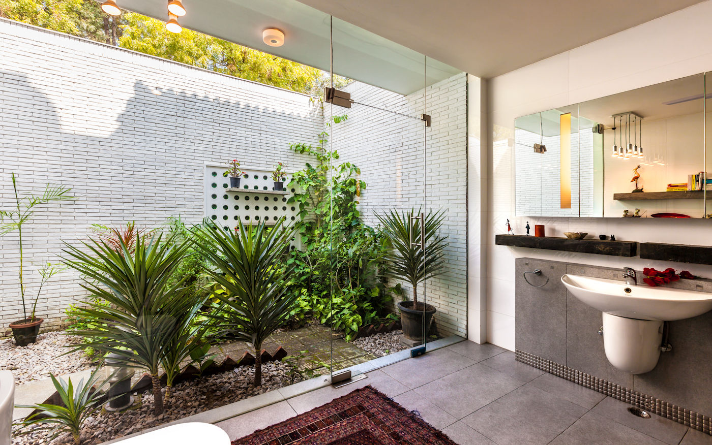 G Farm House, Kumar Moorthy & Associates Kumar Moorthy & Associates Eclectic style bathroom