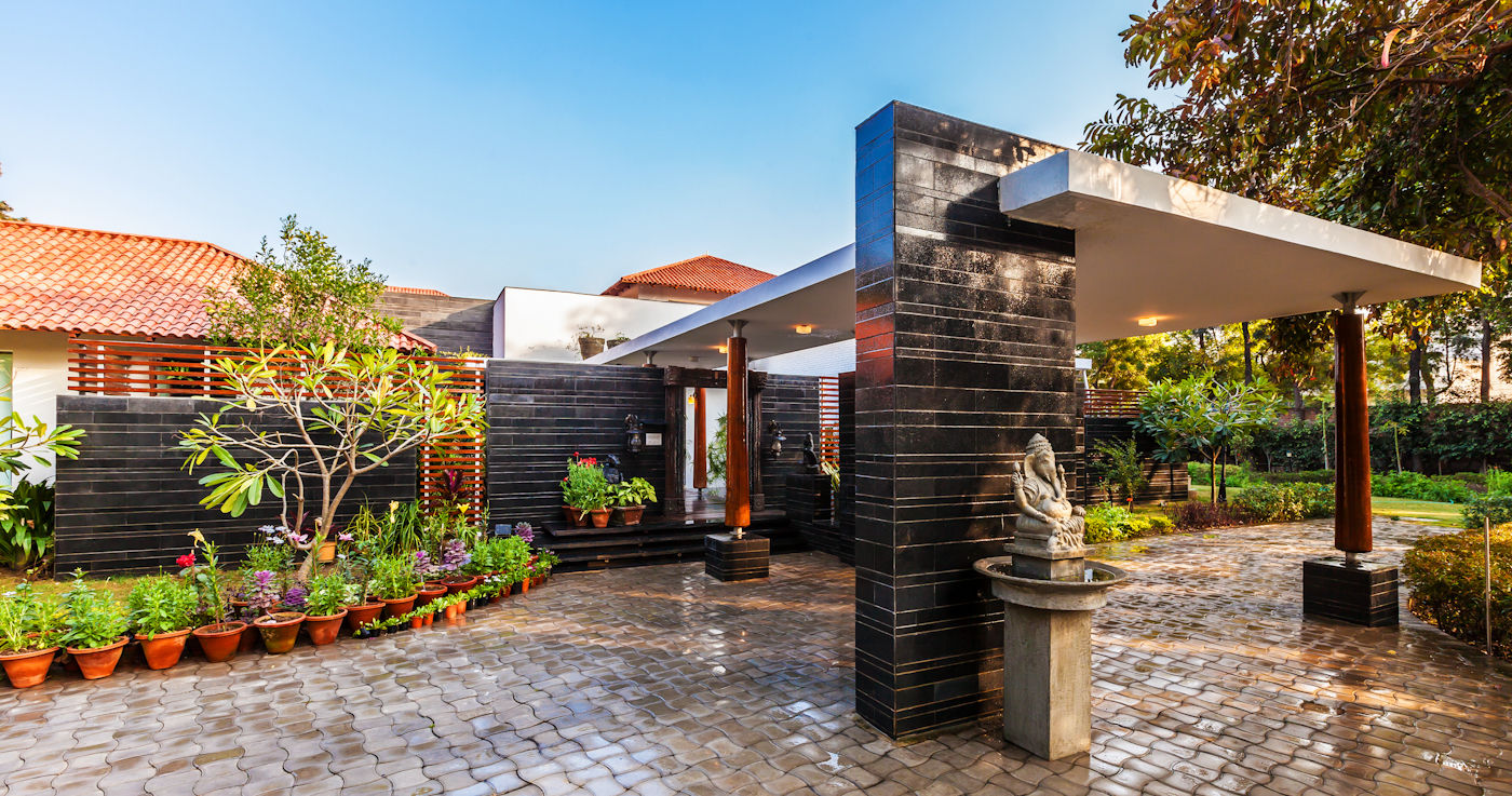 G Farm House, Kumar Moorthy & Associates Kumar Moorthy & Associates Eclectische garage