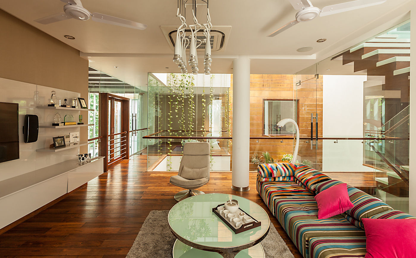 J Residence, Kumar Moorthy & Associates Kumar Moorthy & Associates Rooms