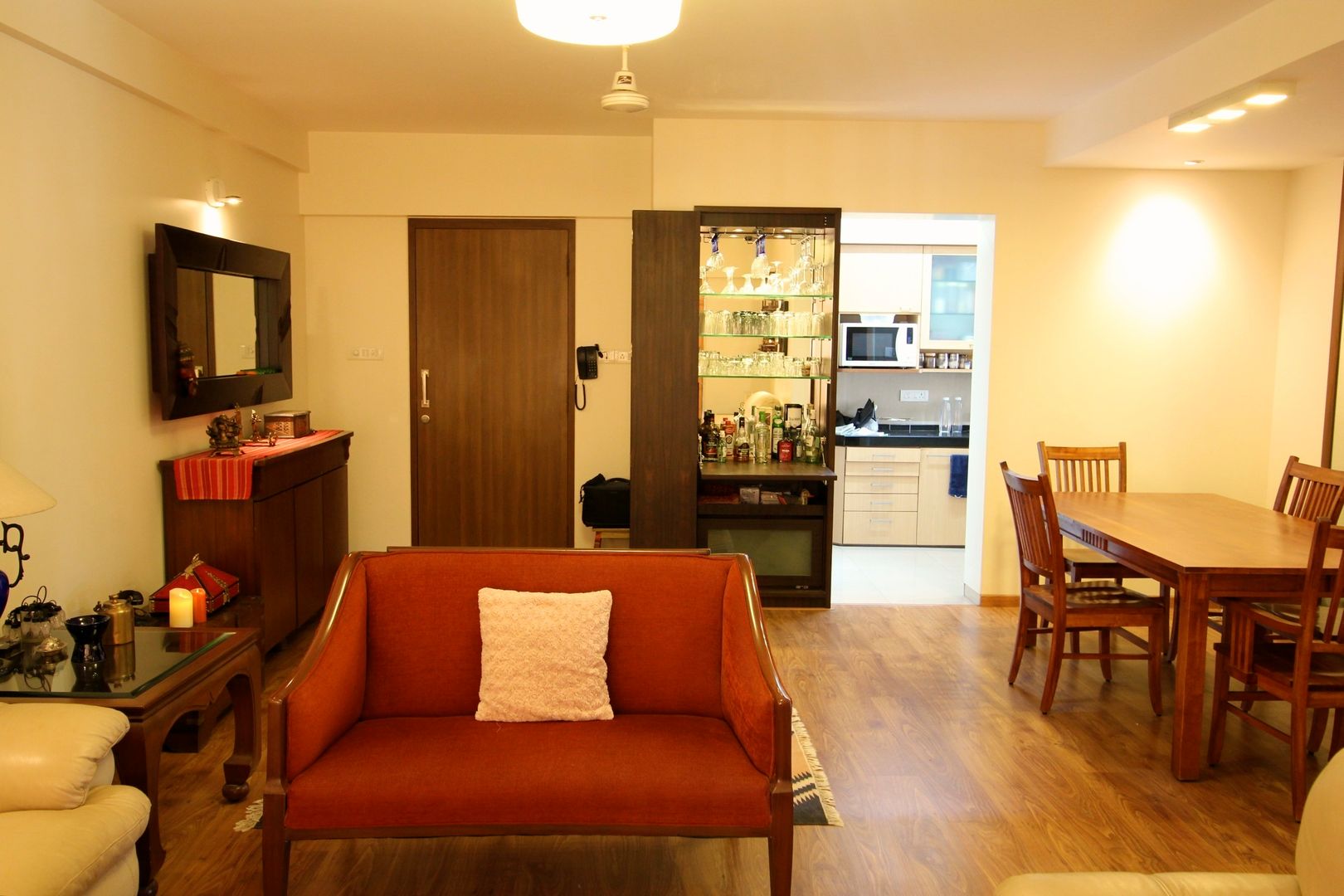 Residence at Yari Road, Versova., Design Kkarma (India) Design Kkarma (India) Eclectic style living room