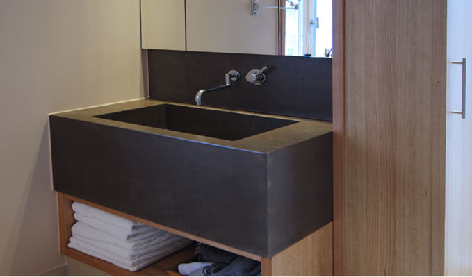Betonwaschbecken Globulo, material raum form material raum form Modern style bathrooms Sinks