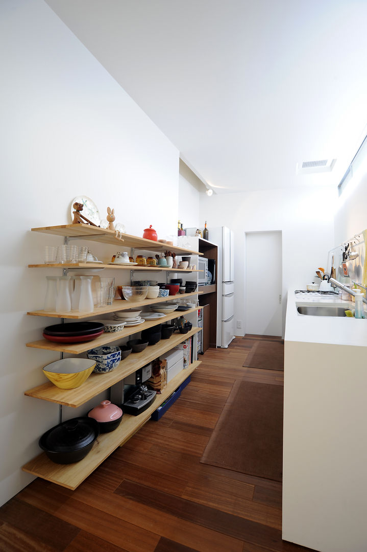 和歌浦の家, オオハタミツオ建築設計事務所 オオハタミツオ建築設計事務所 Minimalist kitchen