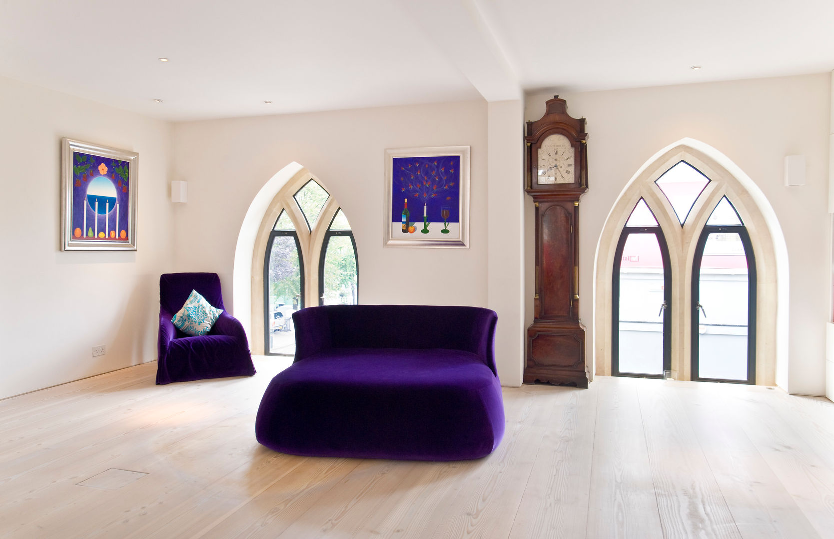 Church conversion, London Residential AV Solutions Ltd London Residential AV Solutions Ltd Modern living room